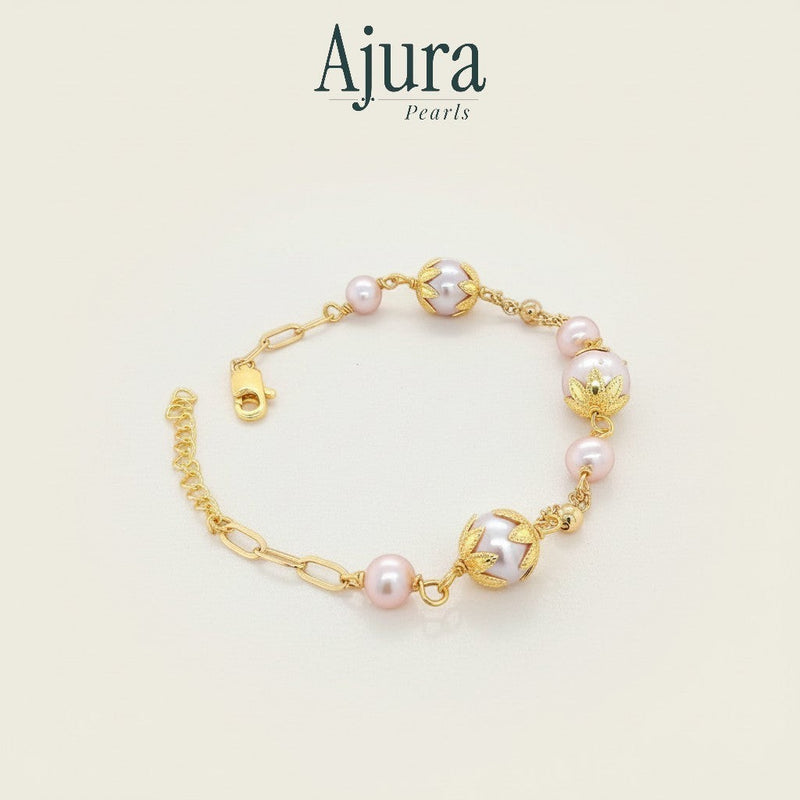 Ajura Pearls bracelet with pink and lavender freshwater pearls, gold-plated chain and decorative bead caps.