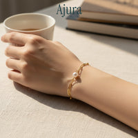 Ajura Pearls gold-plated chain bracelet with three freshwater pearls, 6-7mm off-round pearls.