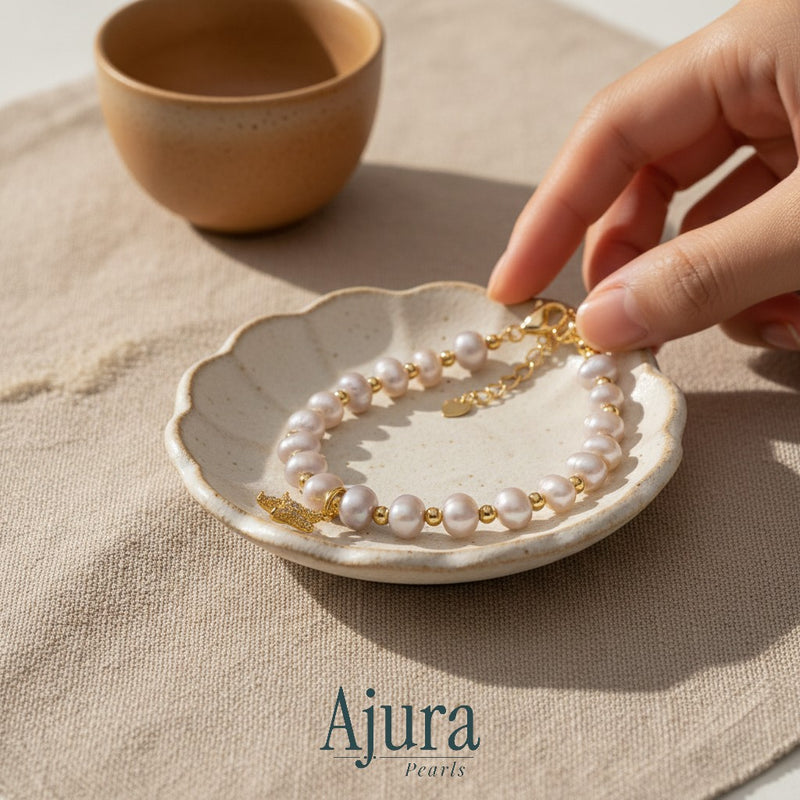 Ajura Pearls lavender freshwater pearl bracelet with starfish charm and gold bead accents.
