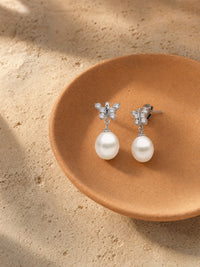 Dainty Butterfly Pearl Earring — contrasting styled detail