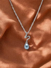 Pearl Pendant – Stream Of The Wild — contrasting styled detail